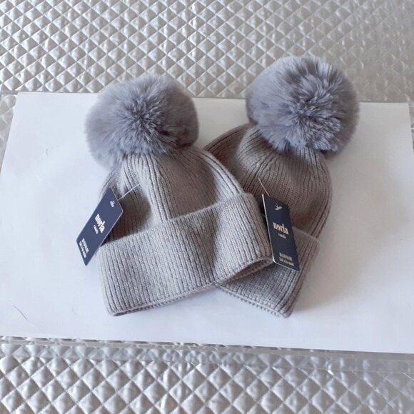 NIB / NWT Norla grey "mom & me" beanie hat with faux fur pom pom boxed set - Picture 3 of 6